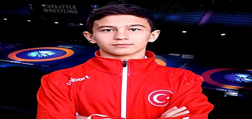 ALKIŞLAR GÜREŞÇİLERİMİZE