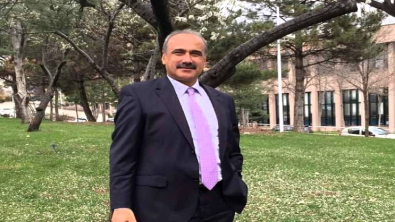 İSMAİL ÇİZİKCİ, SAHAYA İNİYOR